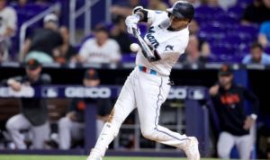 ¡Lo volvió hacer! Luis Arráez se fue de 5-5 por tercera vez en el mes de junio