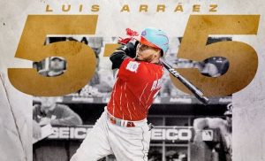 Luis Arráez batea de 5-5 y se mete en los récords de la MLB