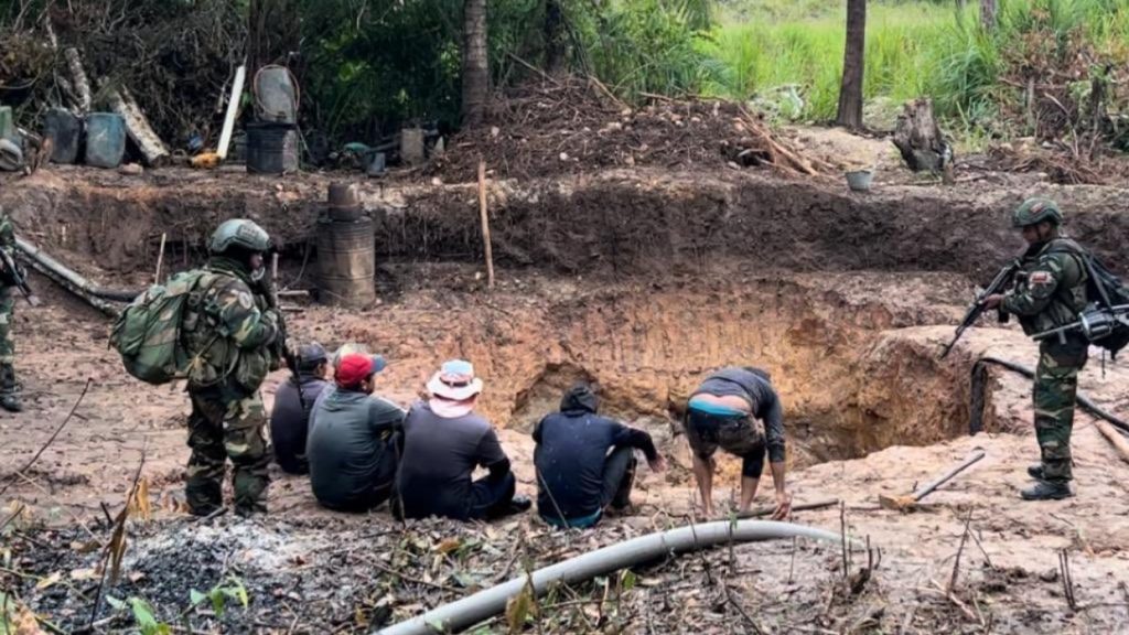 Maduro destacó la lucha de las FANB contra la minería ilegal