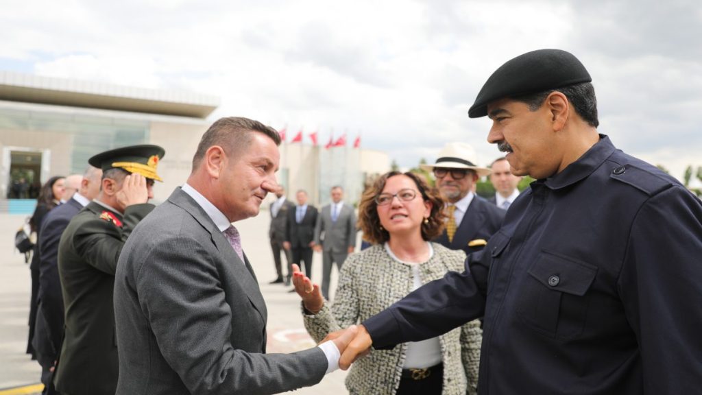 Maduro arribó a Turquía para asistir a la toma de posesión de Erdogan