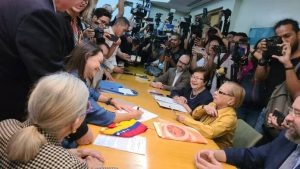 María Corina Machado se inscribió en primarias de la oposición