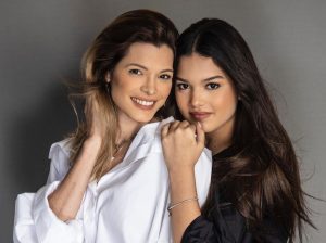 Mariángel Ruiz celebra logro estudiantil de su hija