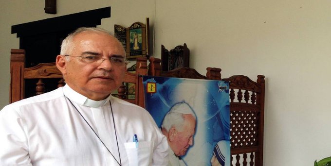 Hospitalizan a monseñor Mario Moronta