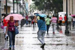 Onda tropical hacia el occidente genera lluvias intensas en el país