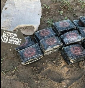 PNB recogió en playas de Maurica 20 panelas de cocaína