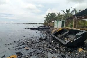 PDVSA arranca limpieza del Lago de Maracaibo por derrames petroleros