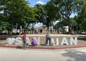 Ponen bonita la plaza Bolívar de San Juan de los Morros en Guárico