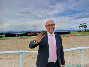 Preparador Alejandro Ortiz arrasó en el Hinava