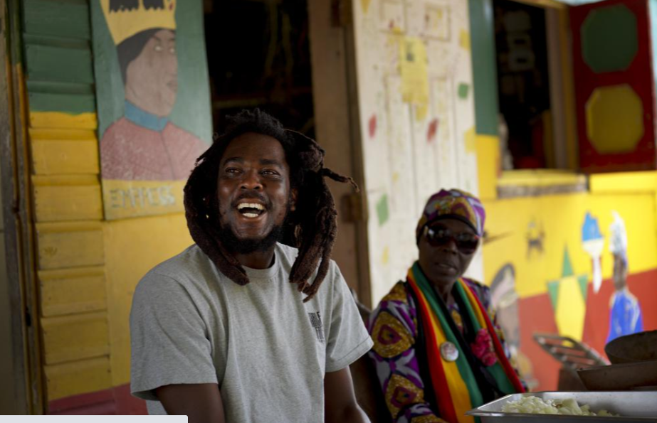 Rastafaris obtienen derechos sacramentales a la marihuana en Antigua y Barbuda