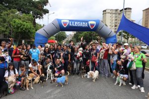 Realizan “Caninata 2K” en parque Ruiz Pineda de Caracas