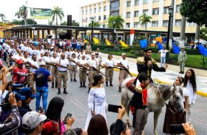 Réplica de la espada del Libertador recorrió Lara