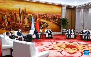 Representante anticorrupción de China se reúne con presidenta hondureña