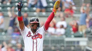 Ronald Acuña Jr. marca récord impresionante con 15 jonrones y 30 robos de base