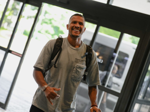 Salomón Rondón se concentra con la Vinotinto