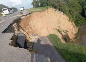 Se hundió un tramo vial de la Charallave-Ocumare