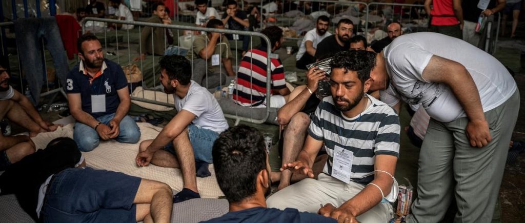 Solo 104 supervivientes de 750 migrantes que naufragaron en el Mediterráneo