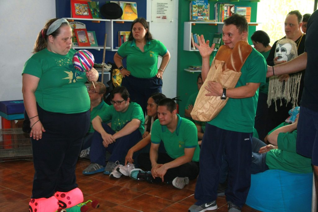 Suben a escena 44 artistas del Teatro Down