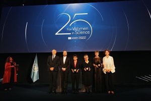 Unesco entregó premio a la científica venezolana Anamaría Font