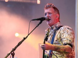 Vocalista de Queen of the Stone Age  revela que tiene cáncer