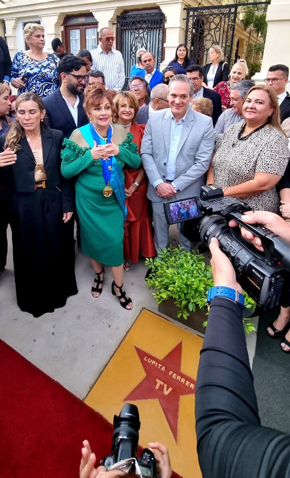 Zulia: Lupita Ferrer brilla con su estrella en el Paseo Baralt