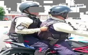 Tarek William Saab investiga a policías que dañaron bicicleta a trabajador en plena vía pública en Zulia