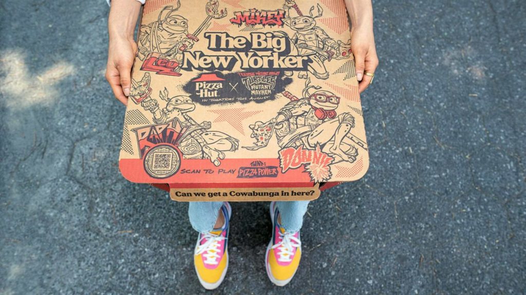 Pizza Hut prueba el delivery de pizzas subterráneo antes del estreno de una película de las Tortugas Ninja