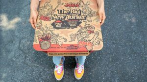 Pizza Hut prueba el delivery de pizzas subterráneo antes del estreno de una película de las Tortugas Ninja