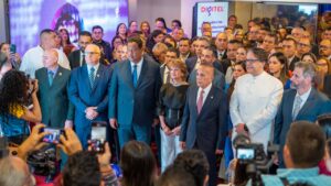 Manuel Rosales pidió levantar sanciones al considerar que "arruinan la industria"