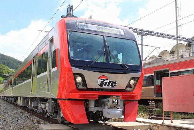 Activan Metrobus hasta Charallave por caída de un árbol en ruta del tren