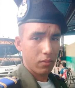 Asesinan con una daga a un cadete del Ejército