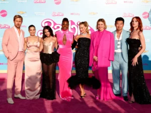 Así el elenco vivió el "momento rosa" en la alfombra roja