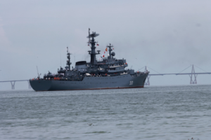 Buque Escuela ruso participó en desfile de la Batalla Naval del Lago