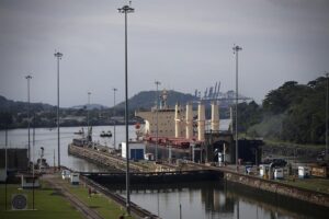 Canal de Panamá reduce tránsito diario de embarcaciones por sequía