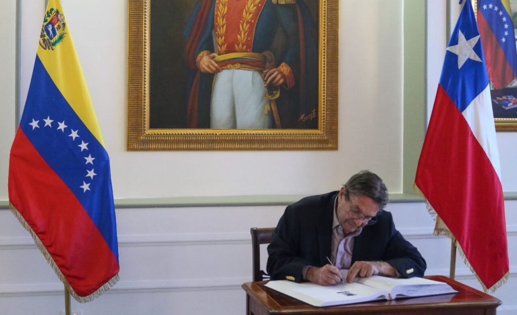 Canciller venezolano recibió Copias de Estilo del nuevo embajador chileno