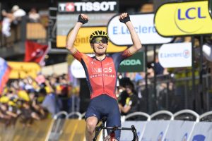 Carlos Rodríguez gana y se mete el el podio del Tour, Vingegaard y Pogacar en duelo cerrado