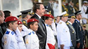 Cierran programa de escuelas cívico militar creado por Bolsonaro