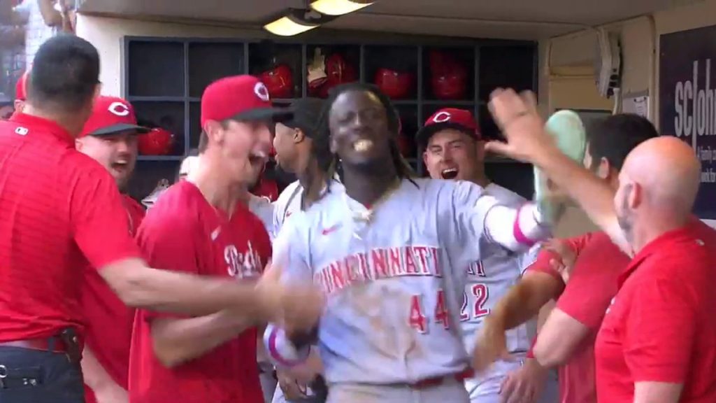 El novato de Cincinnati Elly De La Cruz se robó las tres bases en el mismo inning y entra en los récords de la MLB