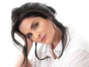 Daniela Bascopé lanzó cover de "Moliendo café"