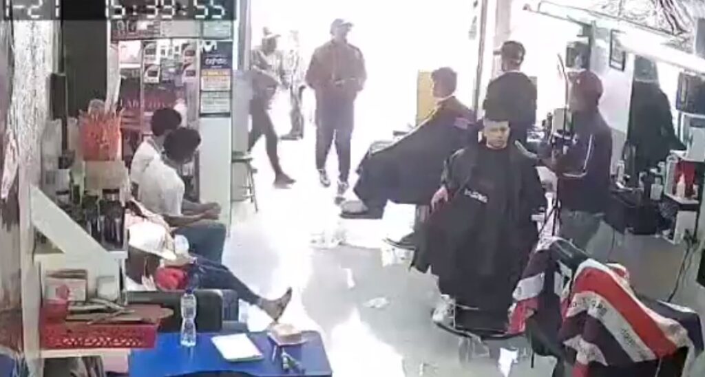 Asesinaron a un venezolano en una barbería de Ecuador