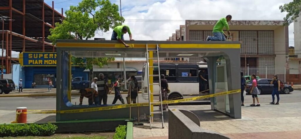 Ejecutan mantenimiento en paradas del transporte público en Maturín