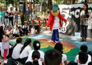 El medio de la calle cumple diez años