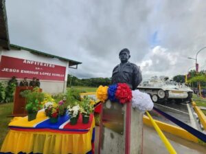En Cojedes develan busto de Chávez e inauguran plaza de la revolución