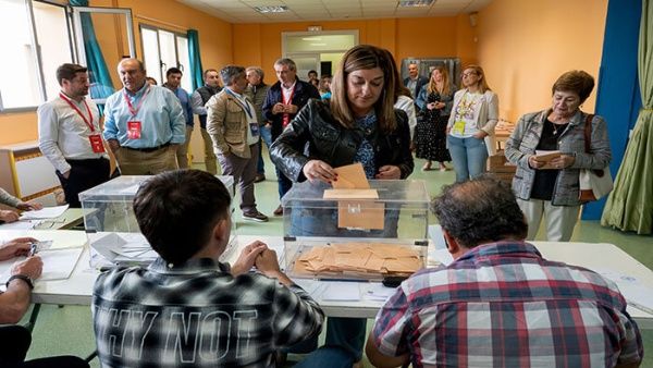 En España abren centros de votación para elecciones generales