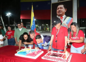 En Portuguesa cantaron cumpleaños a Chávez en las plazas Bolívar