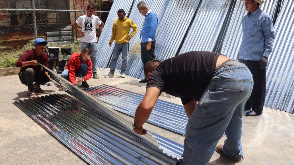 Familias del municipio Guaicaipuro se benefician con el Plan Techo