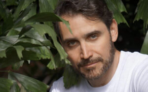 Sócrates Serrano recibe fuerte reacción por criticar el orgullo gay