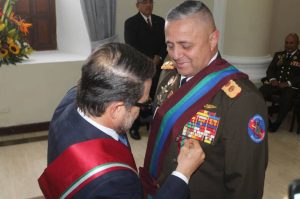 Imponen condecoraciones a Alto Mando Militar del estado Carabobo