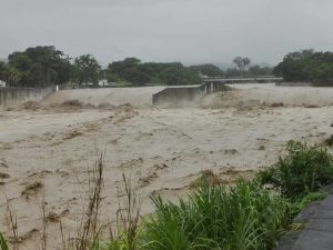 Inundaciones y sectores incomunicados se reportan en Barinas tras lluvias