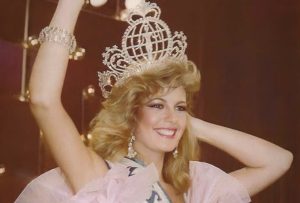 Así luce Irene Sáez tras 40 años de lograr su triunfo en el Miss Universo (Fotos)