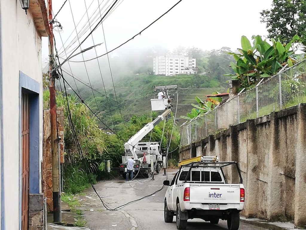 Lluvias socavaron terreno en Carrizal 
